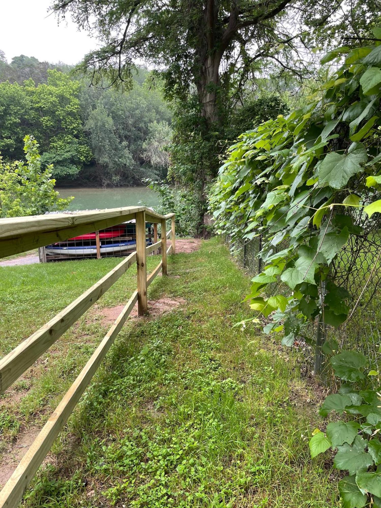 Rv Located On Private Property, Providing Access To The Guadalupe River, Accommodates Up To 5 Guests New Braunfels Zewnętrze zdjęcie