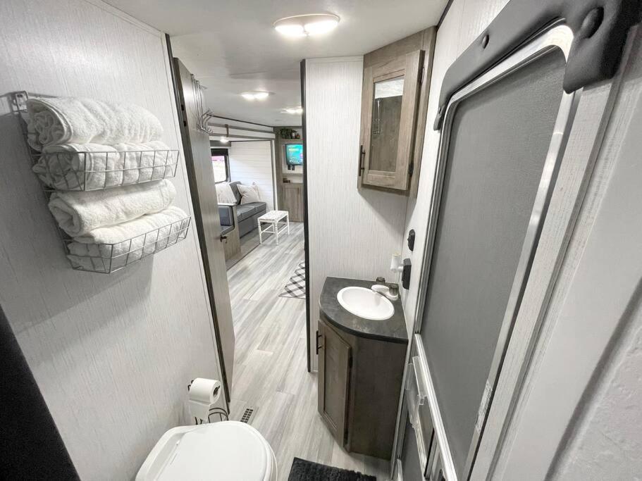 Rv Located On Private Property, Providing Access To The Guadalupe River, Accommodates Up To 5 Guests New Braunfels Zewnętrze zdjęcie